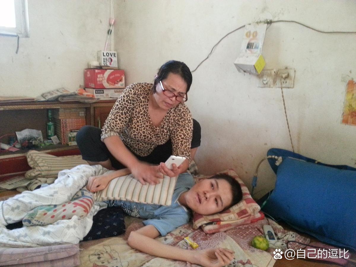守寡的母亲和女儿