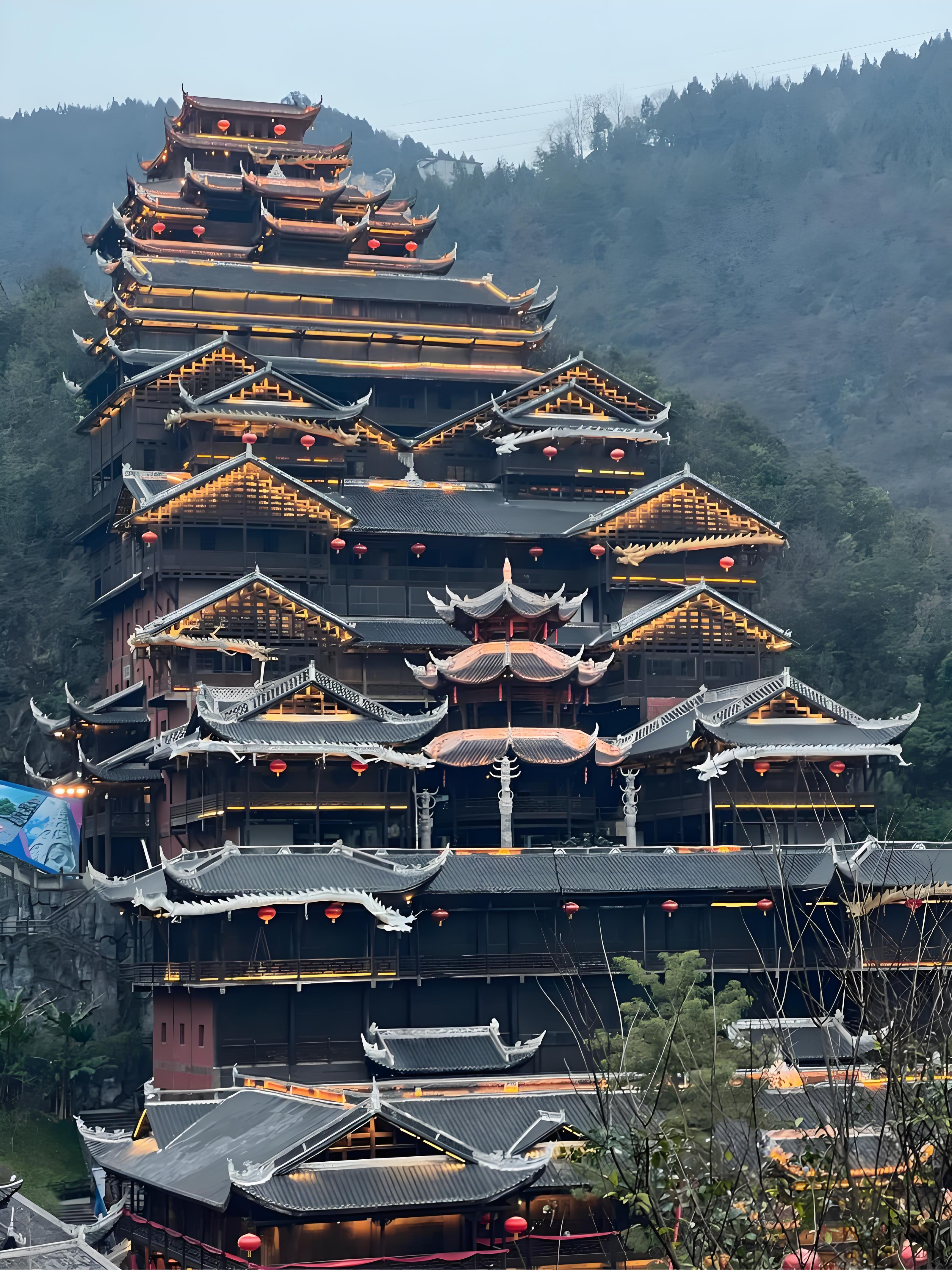 隐藏重庆深山宫殿!中国最大的苗族建筑群,仙境般蚩尤九黎城!