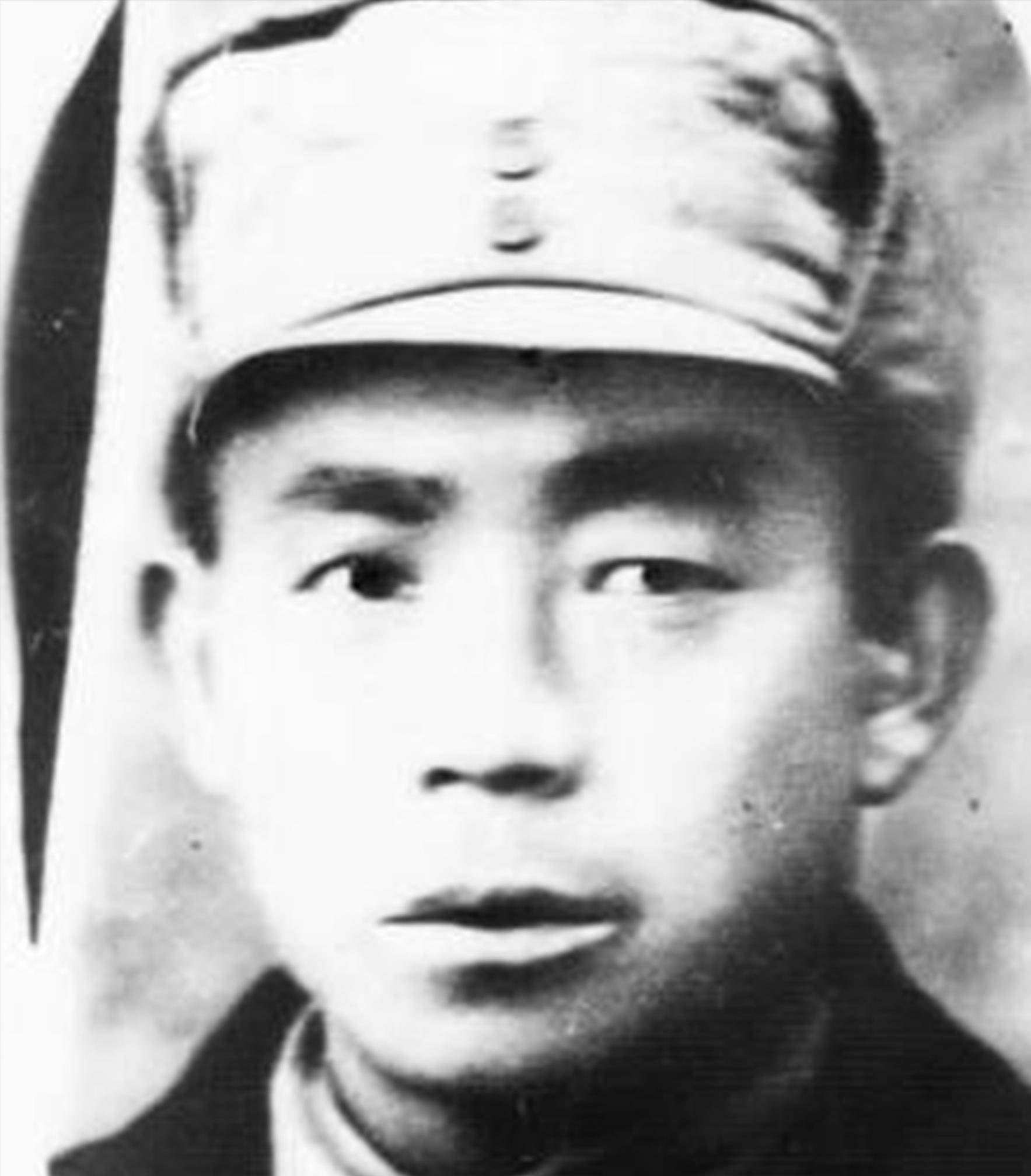" 地主家下人对李文清拳打脚踢后扔出门,遍体鳞伤的他望着李府