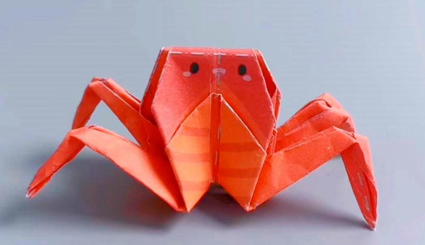 通过纸张的折叠,可以创造出各种生动有趣的造型,而折纸螃蟹就是其中之