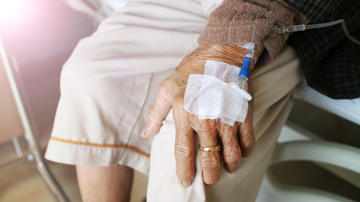 老年人每年打吊针,真的能冲掉血管中的"垃圾"吗?听医生怎么说