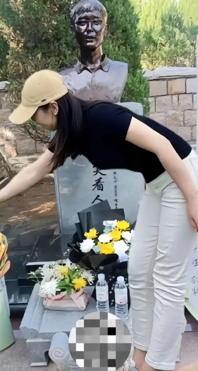 对自己 聂磊老婆聂磊老婆现状聂磊墓地聂磊墓碑青岛聂磊墓聂磊聂磊