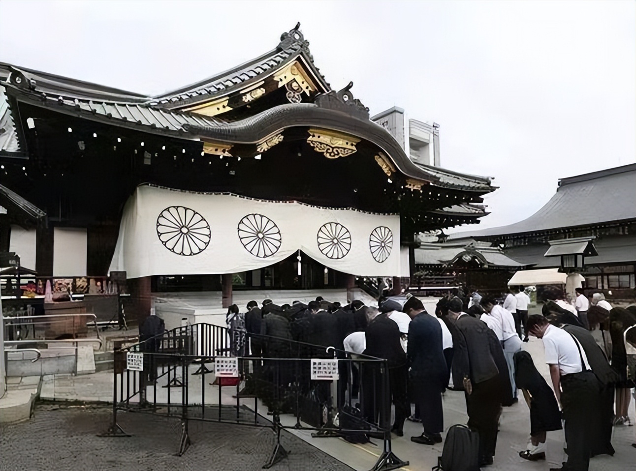 2011年,上海小伙刘强火烧靖国神社,逃至韩国再燃日本使馆