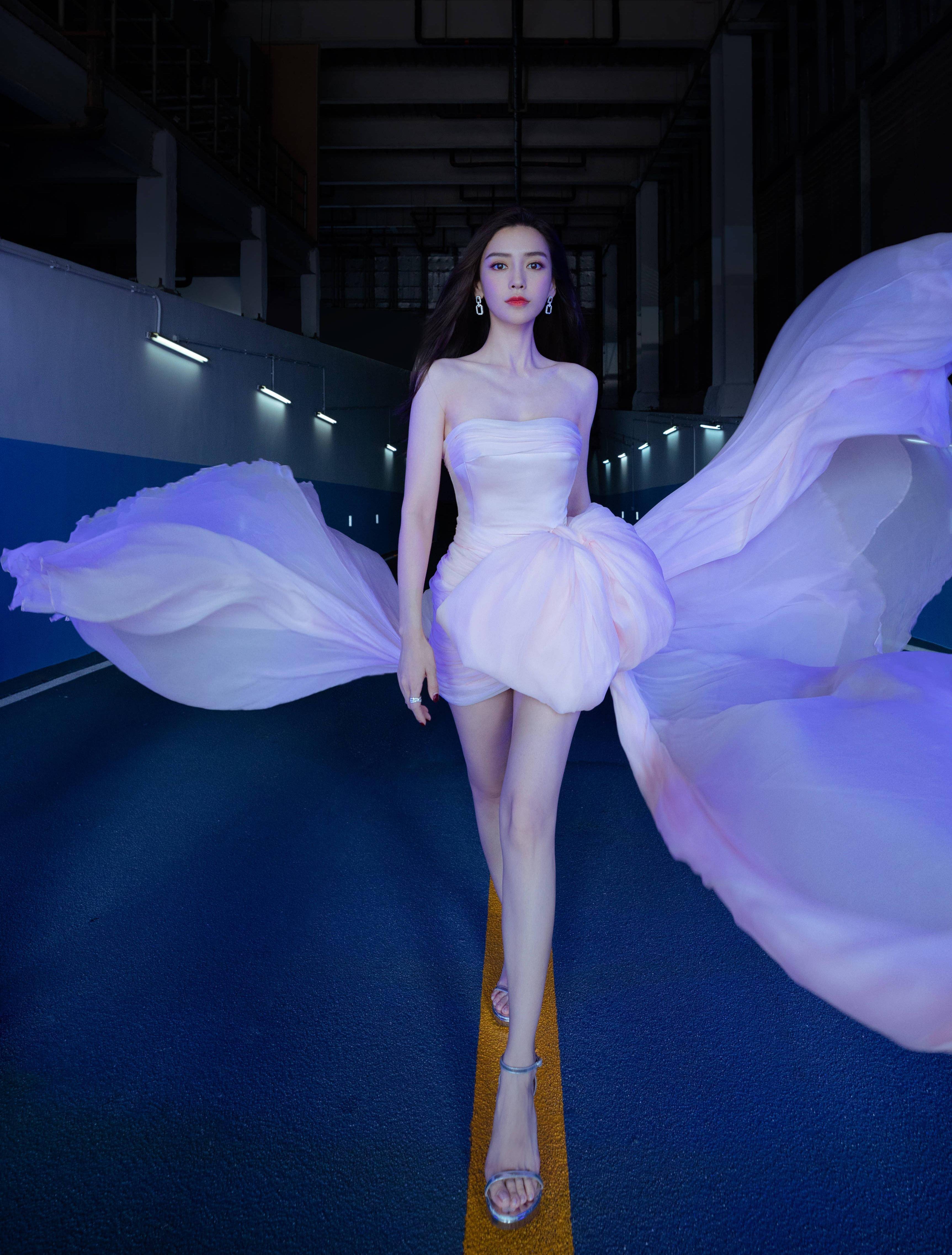 杨颖新剧《相思令》登顶榜2,网友:"她的剧为什么能播?