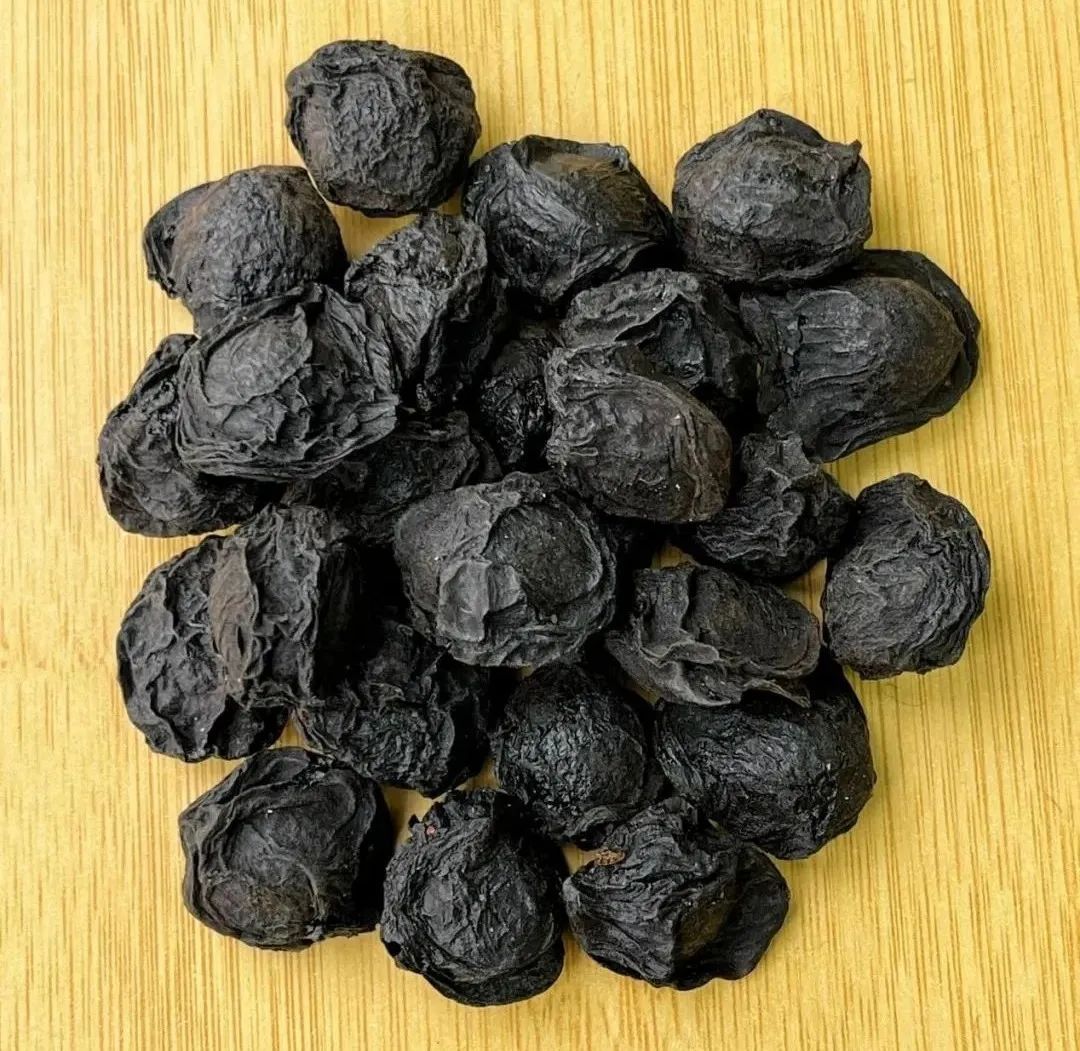 有一味中药长得像黑炭,能生津液,一年四季都适合煮水喝