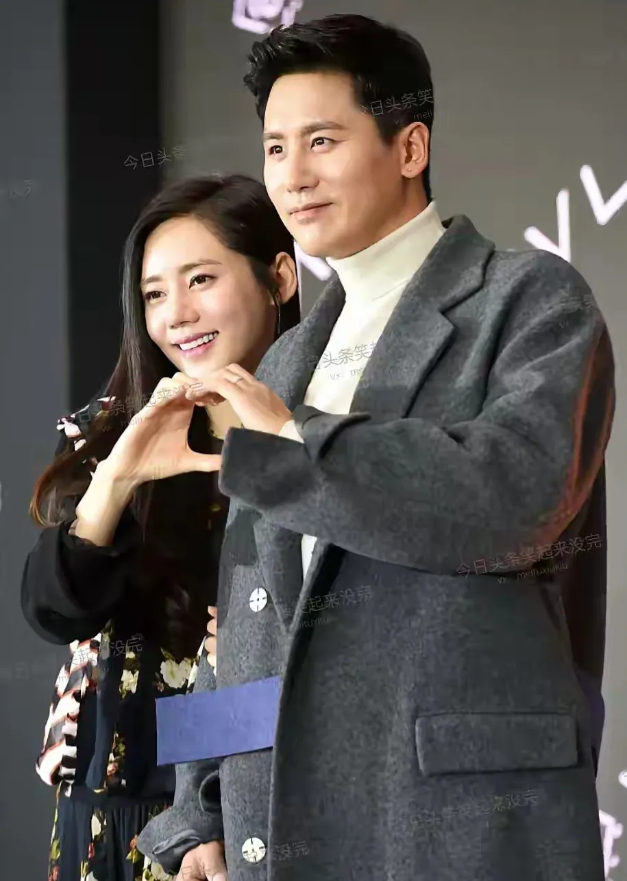 他俩应该是娱乐圈里颜值最高的一对夫妻,秋瓷炫被称为韩国的大美女,长