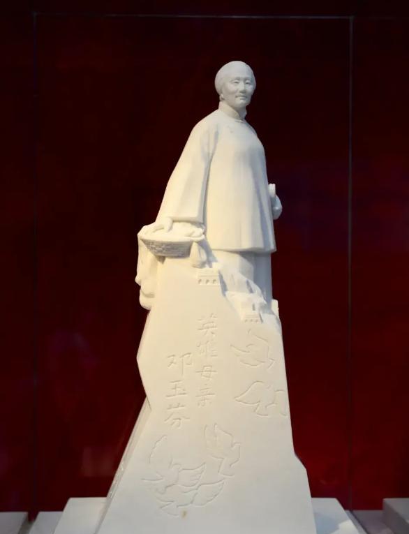 1944年,一个寡母的4个儿子都在战场上牺牲了