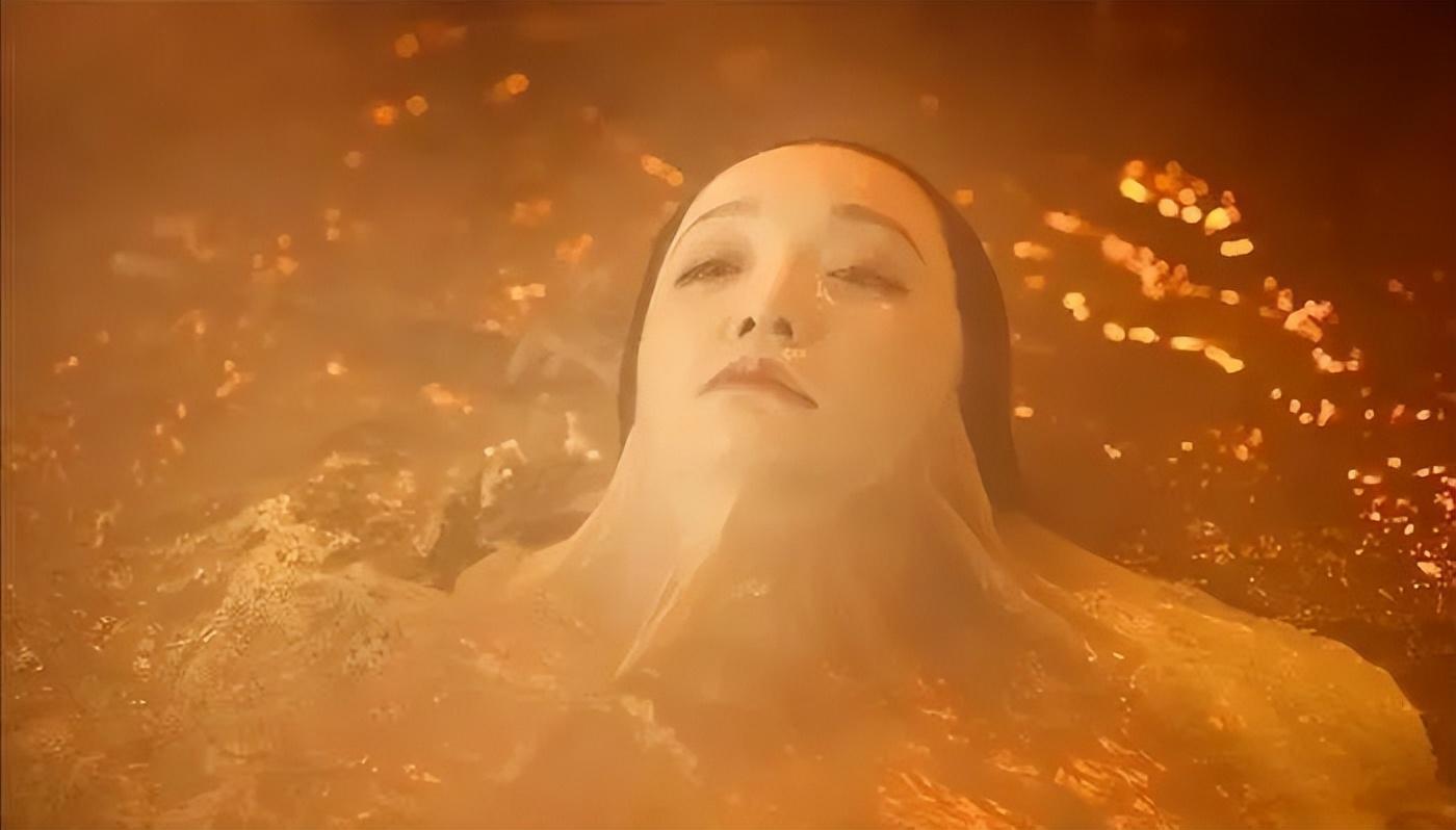 清朝名画女鬼图,放大后才知她在干啥?很多人都不敢细看