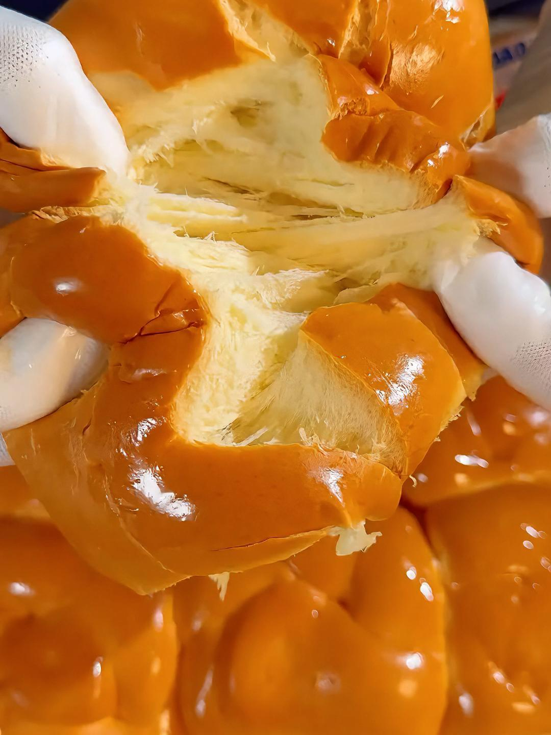 早餐不知道吃什么?试试这个牛奶拉丝老面包,松软细腻超级好吃