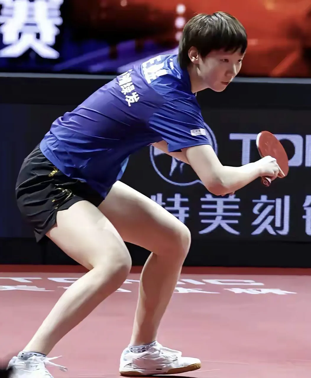 王曼昱,加油,永远 女乒乓球运动员图片王曼昱打球肌肉王曼昱的肌肉
