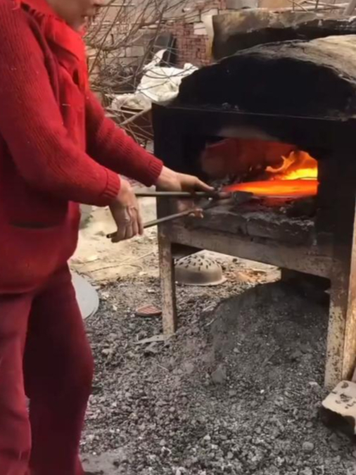 章丘铁锅王立芳图片