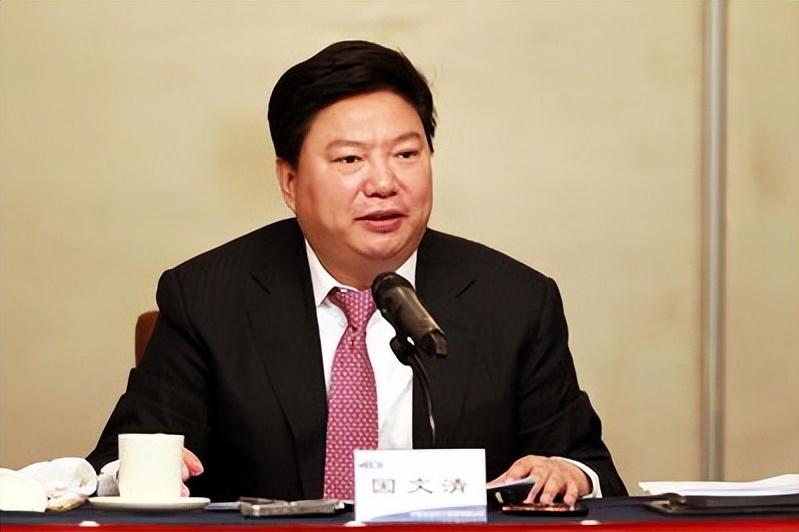 他是现任中国五矿集团有限公司董事,遵循儒家思想,善作敢为