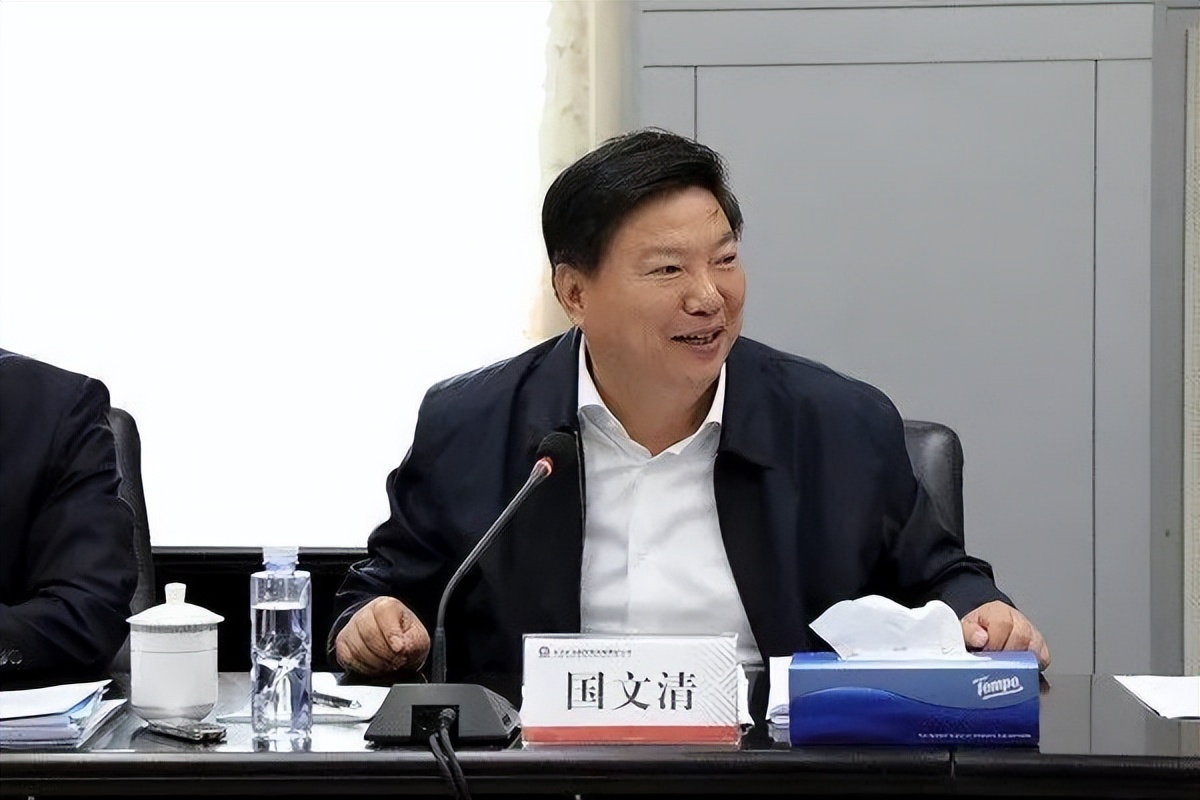 他是现任中国五矿集团有限公司董事,遵循儒家思想,善作敢为