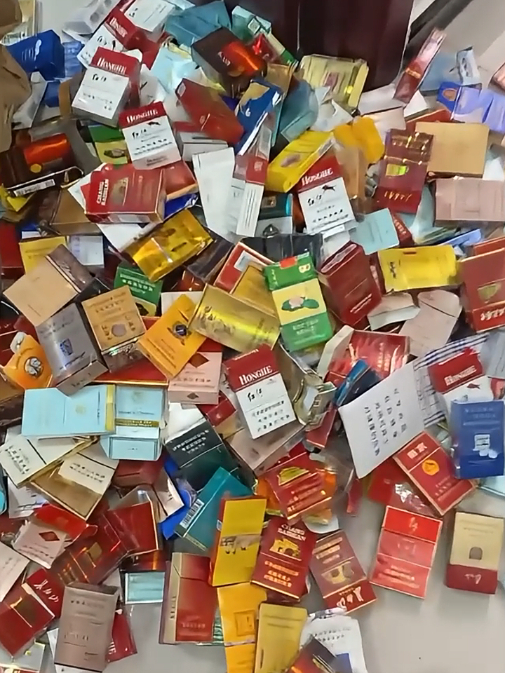 过年期间烟盒太多了,居然捡了几百个