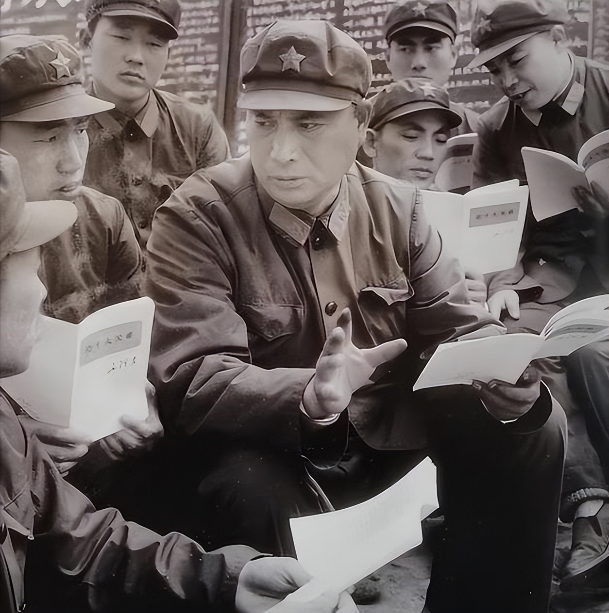 张万年,一位从革命年代走过来的百战将军,1944年参加八路军,解放战争