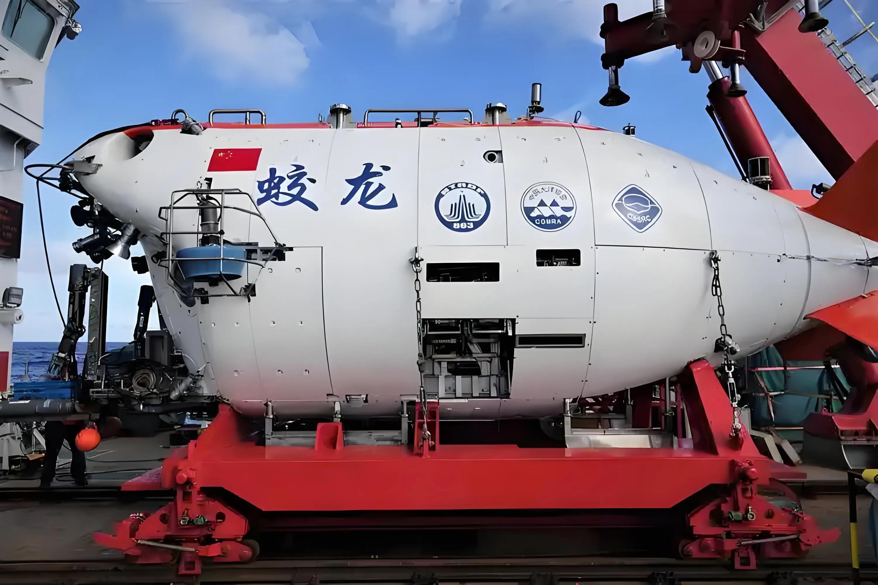 深海移动实验室"的"蛟龙"号载人潜水器完成第四次系统