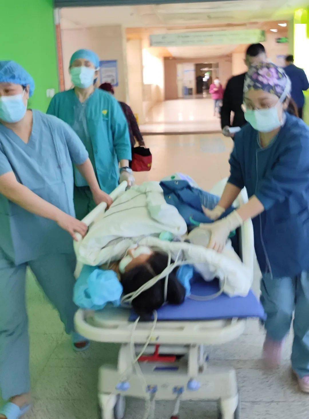 我除夕临盆大出血,粘人精婆婆却抢走我老公陪她,我一尸两命