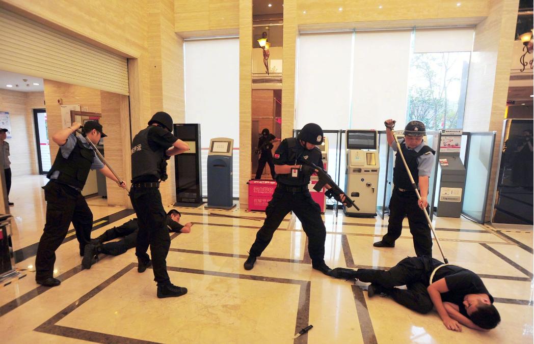 回顾:银行的钱为何不能过夜,要每天来回押运现金?存的钱去哪了?