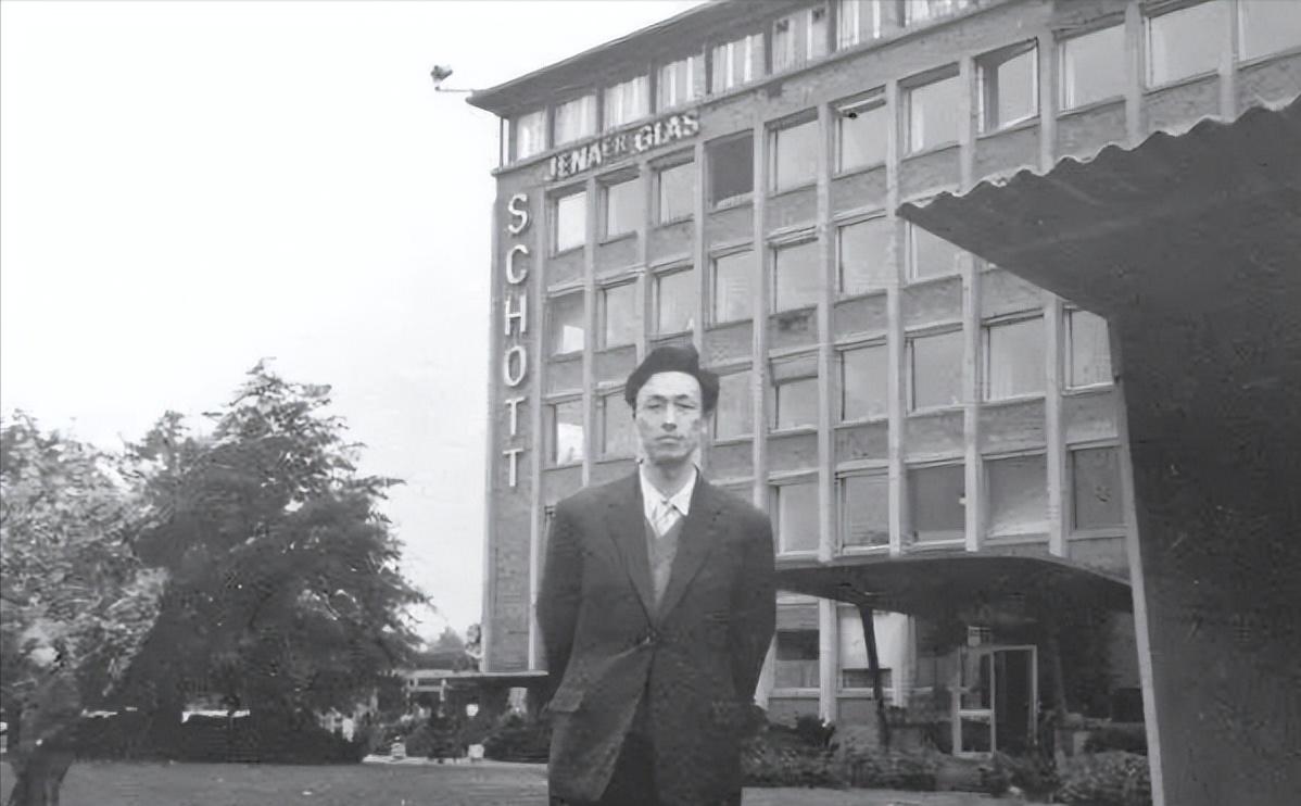 1982年蒋筑英出差,妻子叮嘱,女儿生日前赶回,儿子期待自动铅笔