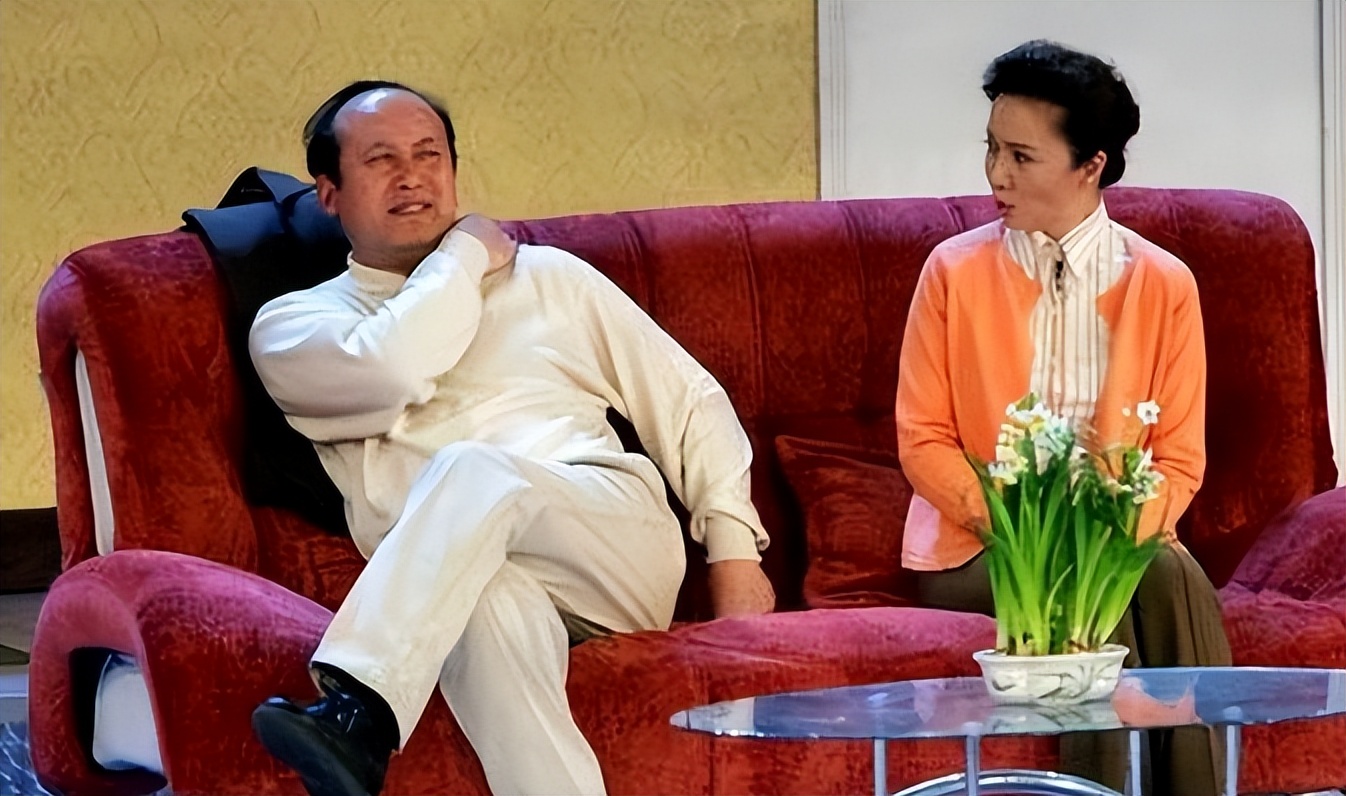 "小品女王"蔡明遭郭达"抛弃",如今"晚节不保",难重回往日