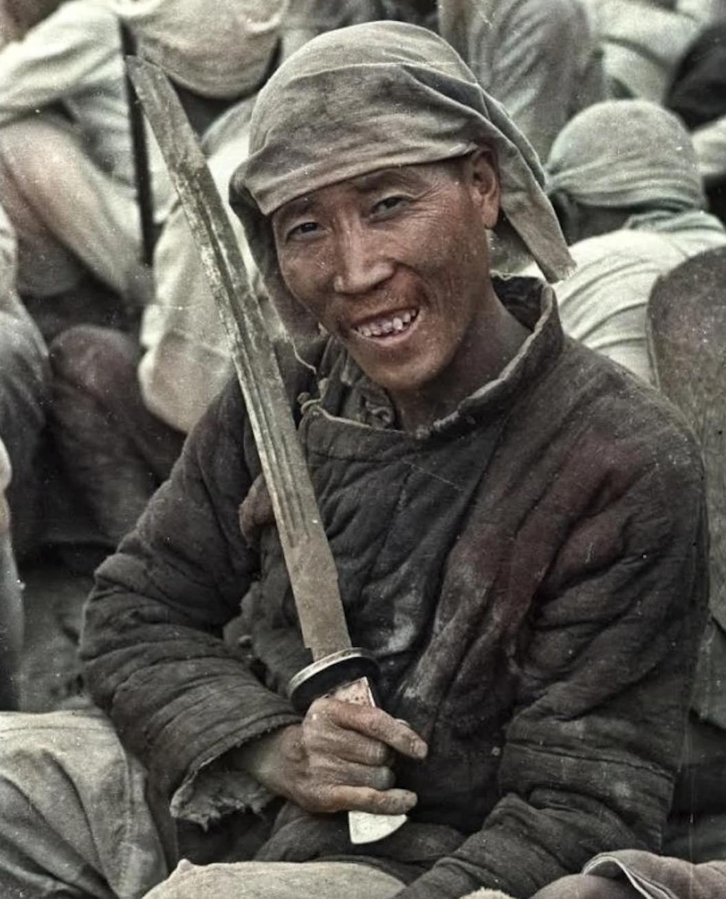 一组珍贵的历史老照片,带领我们回顾抗日战争的惨烈