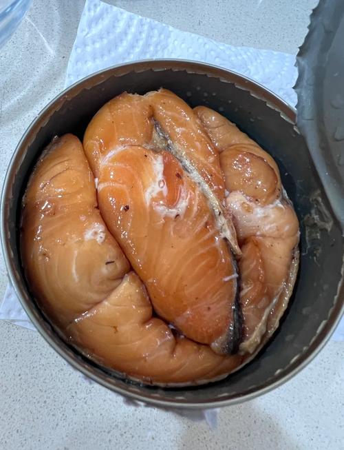 三文鱼罐头是一种强大的蛋白质,可以帮助您保持饱腹感,并为您提供有益