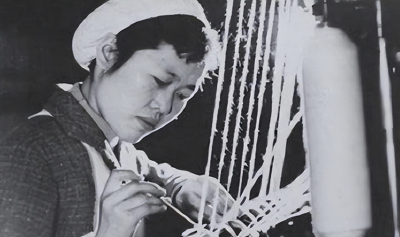 纺织女工吴桂贤被选为副总理,为何只干了两年,她就主动辞职