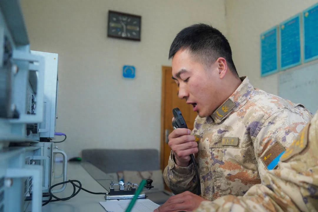 斯电码"嘀嘀嗒嗒"的声音,原拦鄄煸泵挥写┚ 部队打电话军事观察员