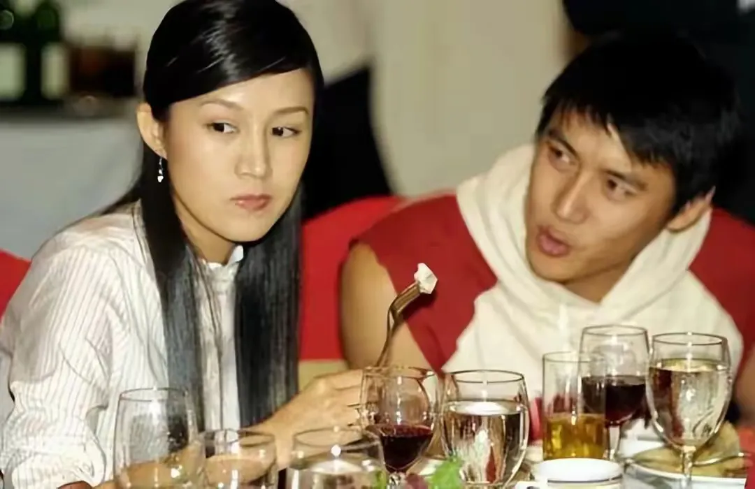 陆毅拍了很多作品,合作过很多演员,但鲍蕾很放心他一个人在外面,她也