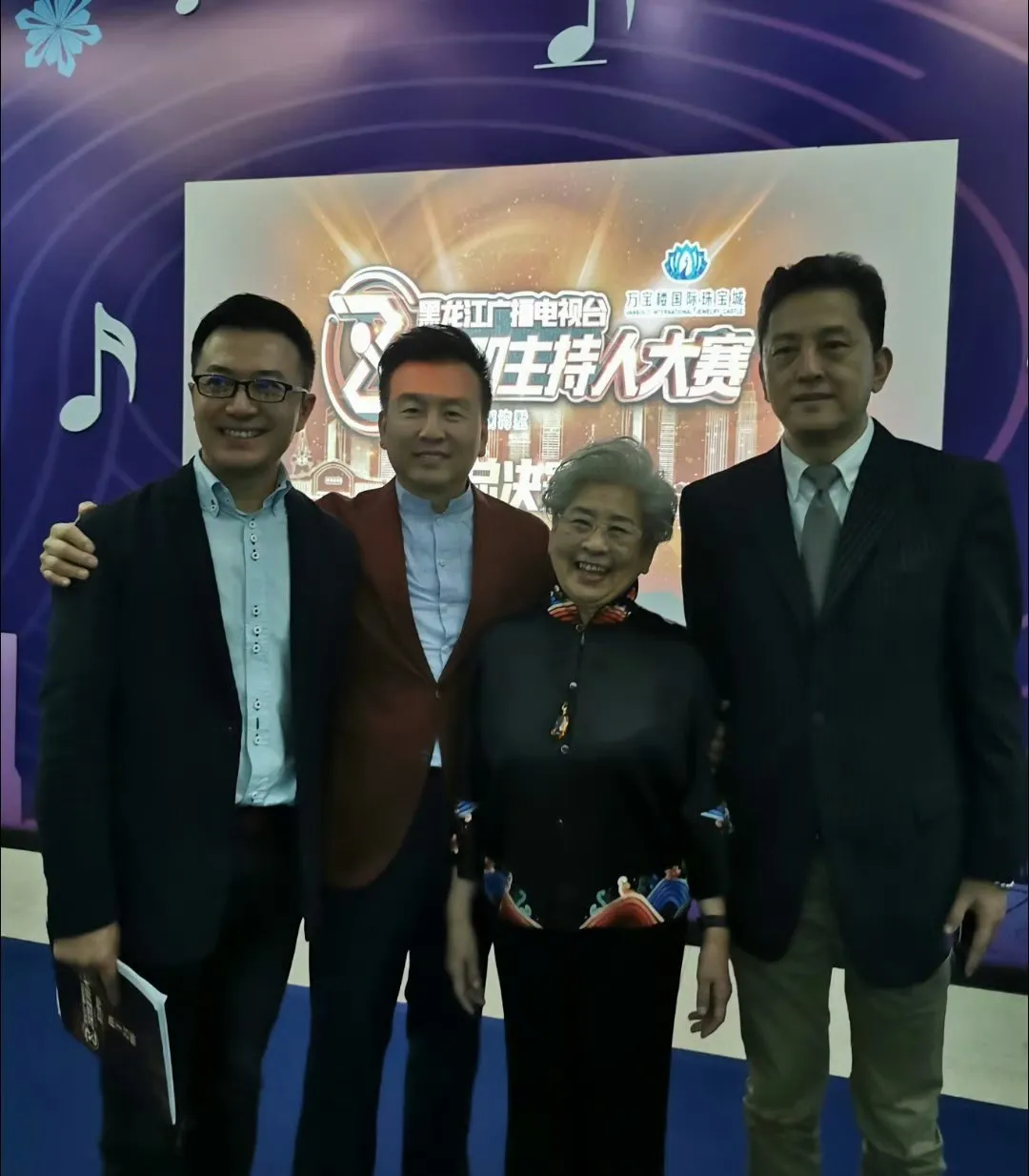 2月13日18:37,著名央视主持人张泽群在社交平台上发布了一篇深情的