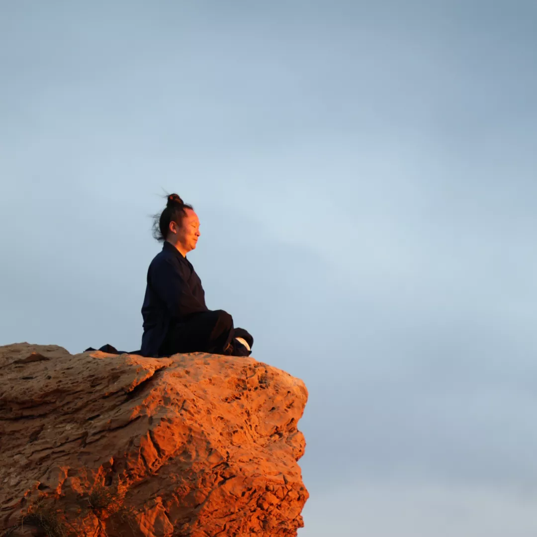 修炼必知:打坐站桩时,要用腹式呼吸还是自然呼吸?