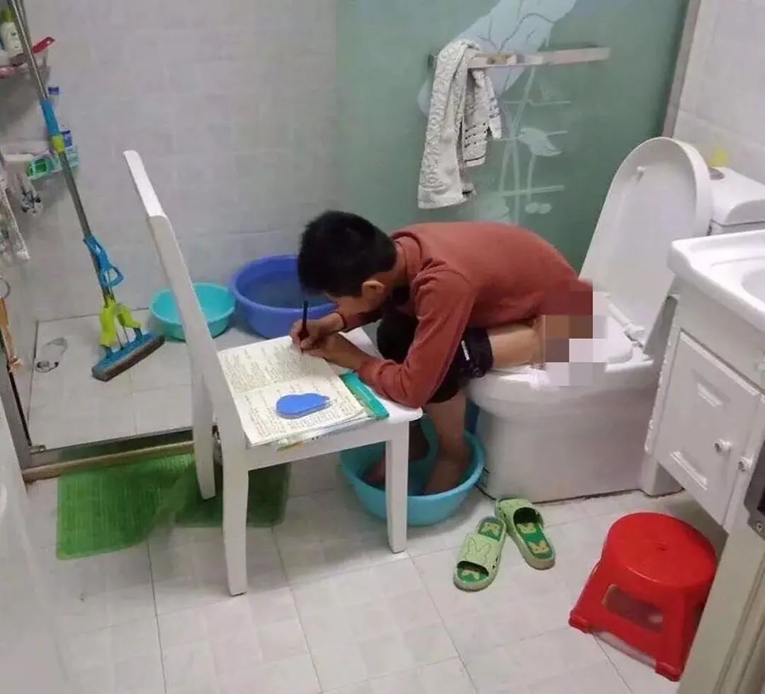 为了"封顶"全国小学生有多拼?寒假作业赶工名场面,笑疯我了!