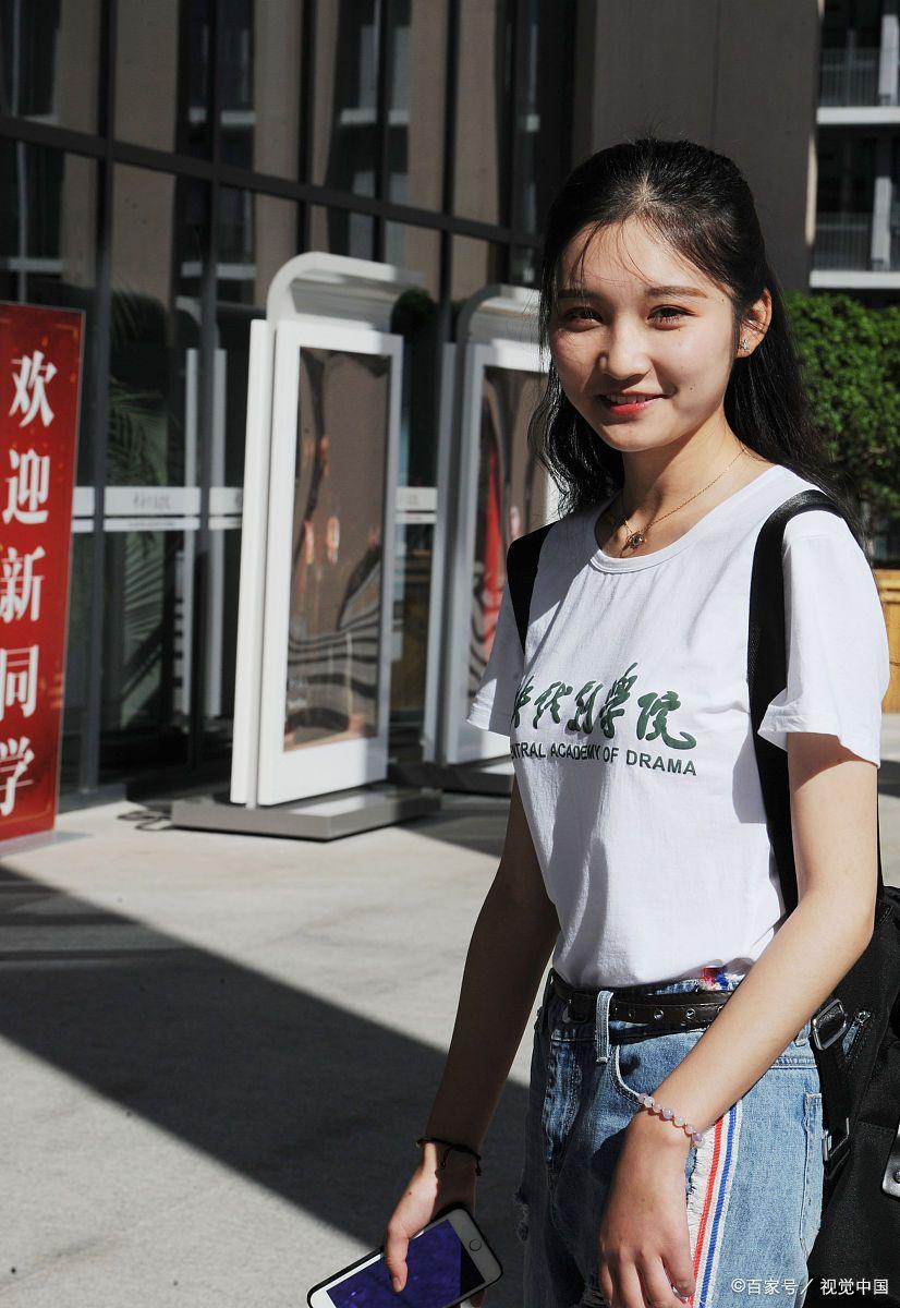"哪料,夫妻俩不仅供她读书,还给她买房,8年后,更