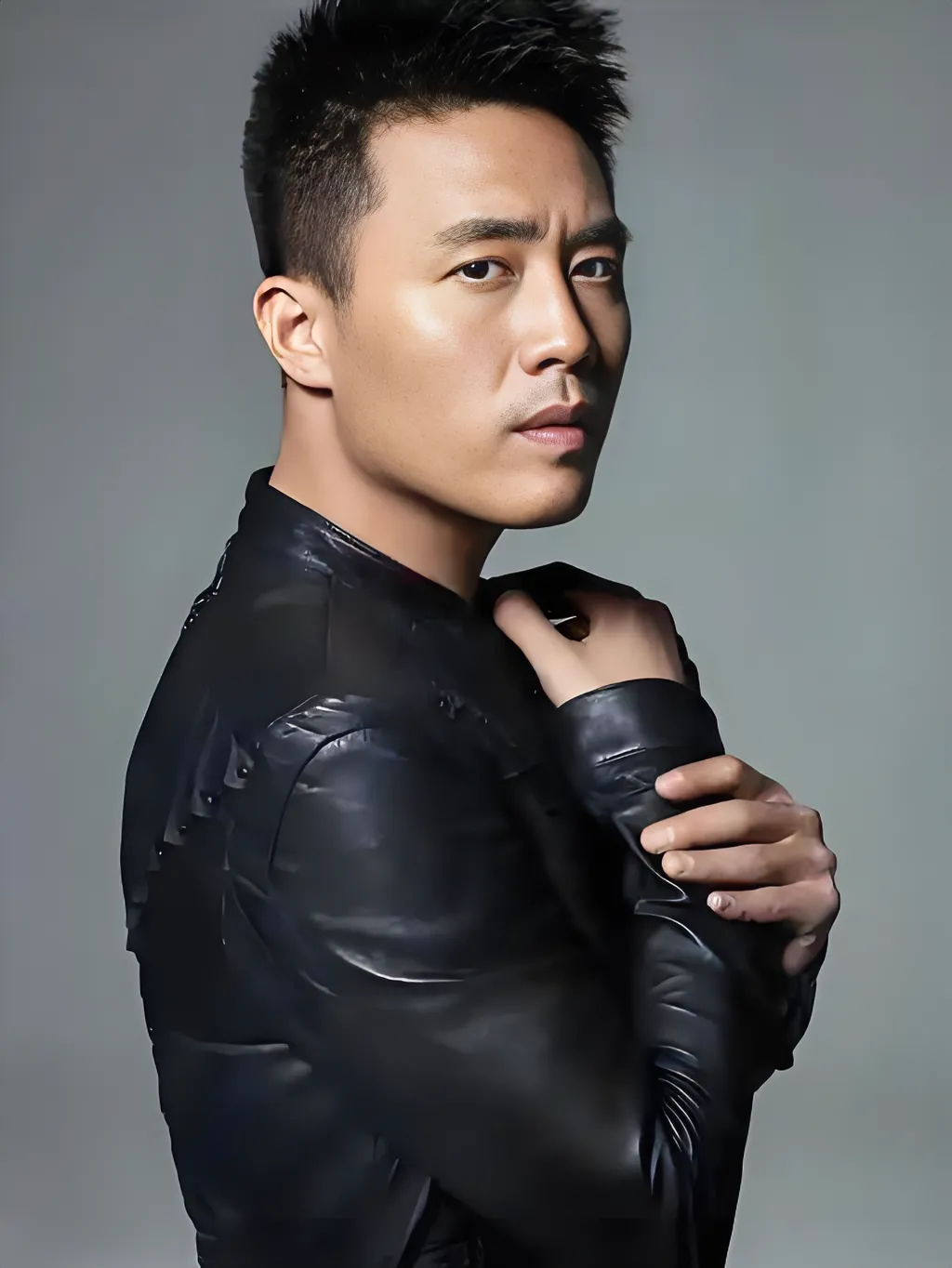 杜淳的感情: 第一段:黄小蕾 重庆人,43岁,身高168cm,毕业于北京电影