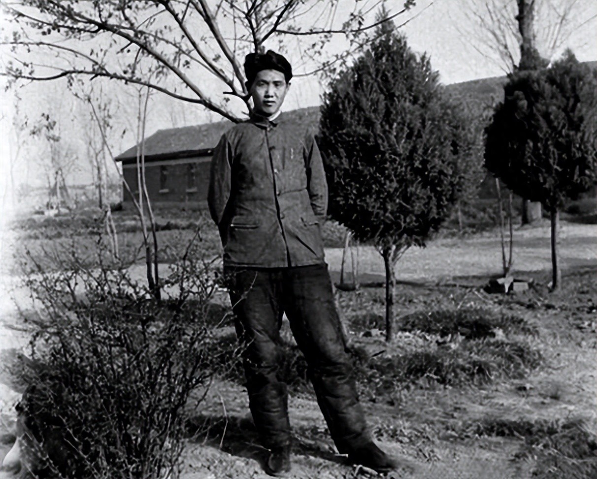 上世纪六十年代,兰州护桥英雄刘学保一时成为媒体焦点,甚至被写入小学