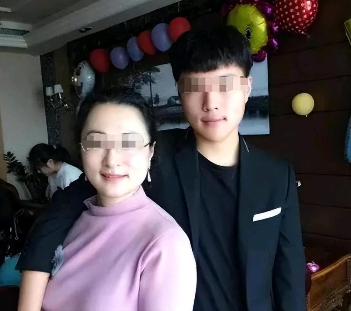 湖南妈妈和儿子真实