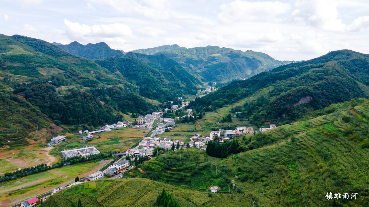 田园村庄美丽,有龙井坝子,官庄坝子,乐利坝子等,这些坝子是雨河镇的