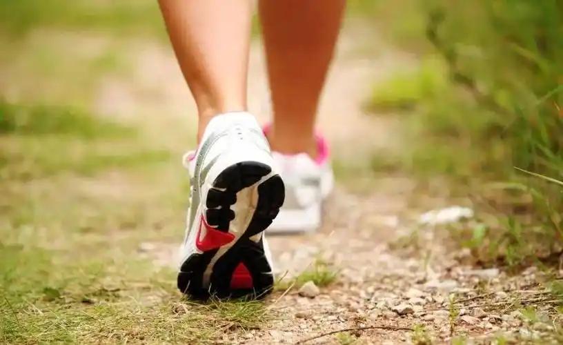 有人一到60,步履轻盈,健步如飞,精神抖擞,活到90不成问题;有人刚过