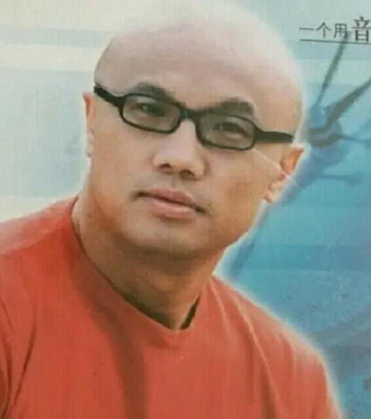 歌手孙国庆:哥哥是歌唱家,父母先后离世,娶平凡妻子恩爱至今