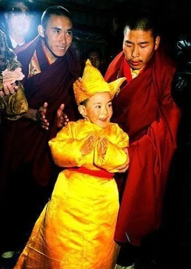 90后大活佛,十一世班禅额尔德尼·确吉杰布,如今成这样了