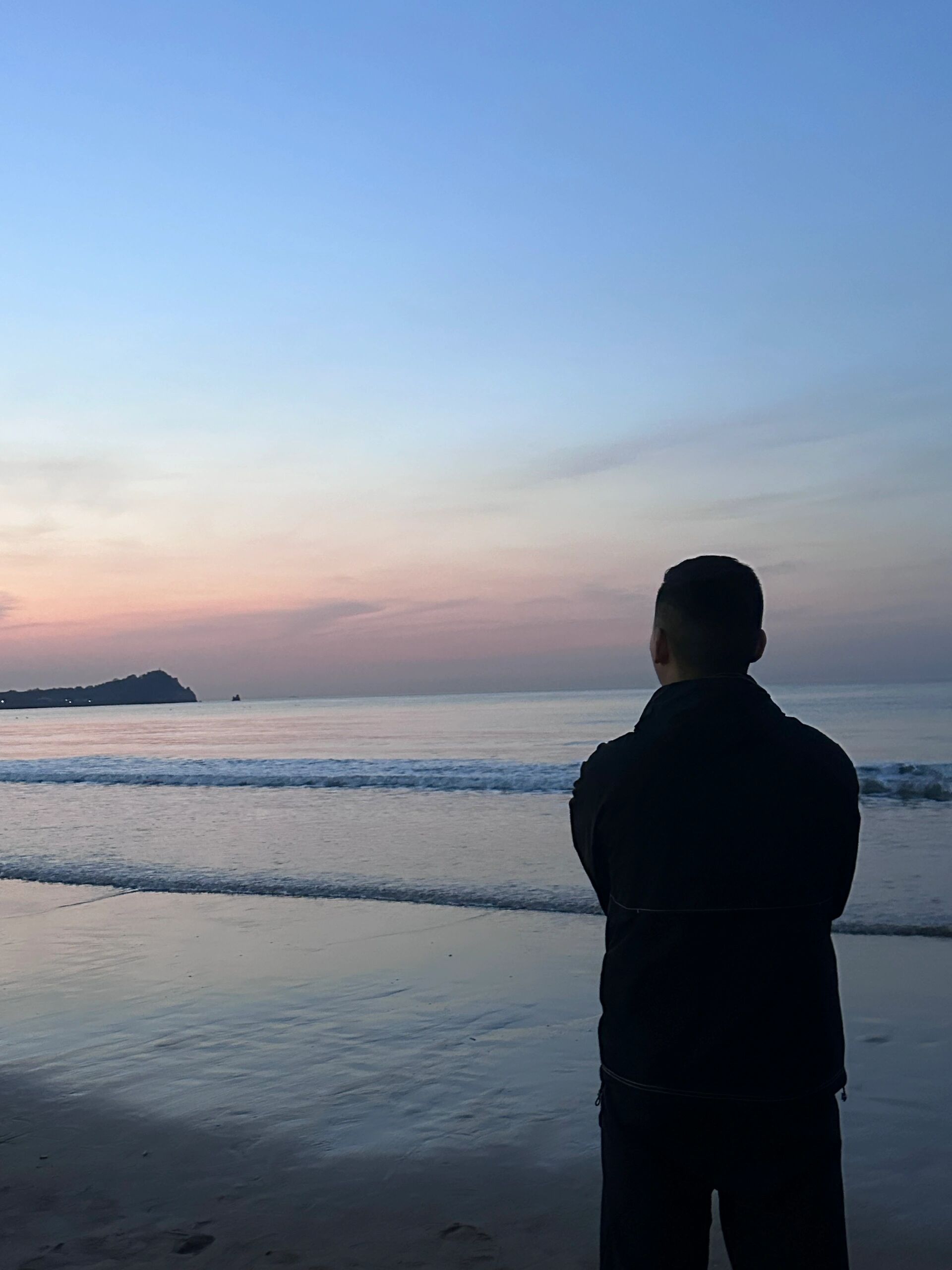 我是一个单身老男人. 老伴前两年一声招呼不打,半夜里提前走了
