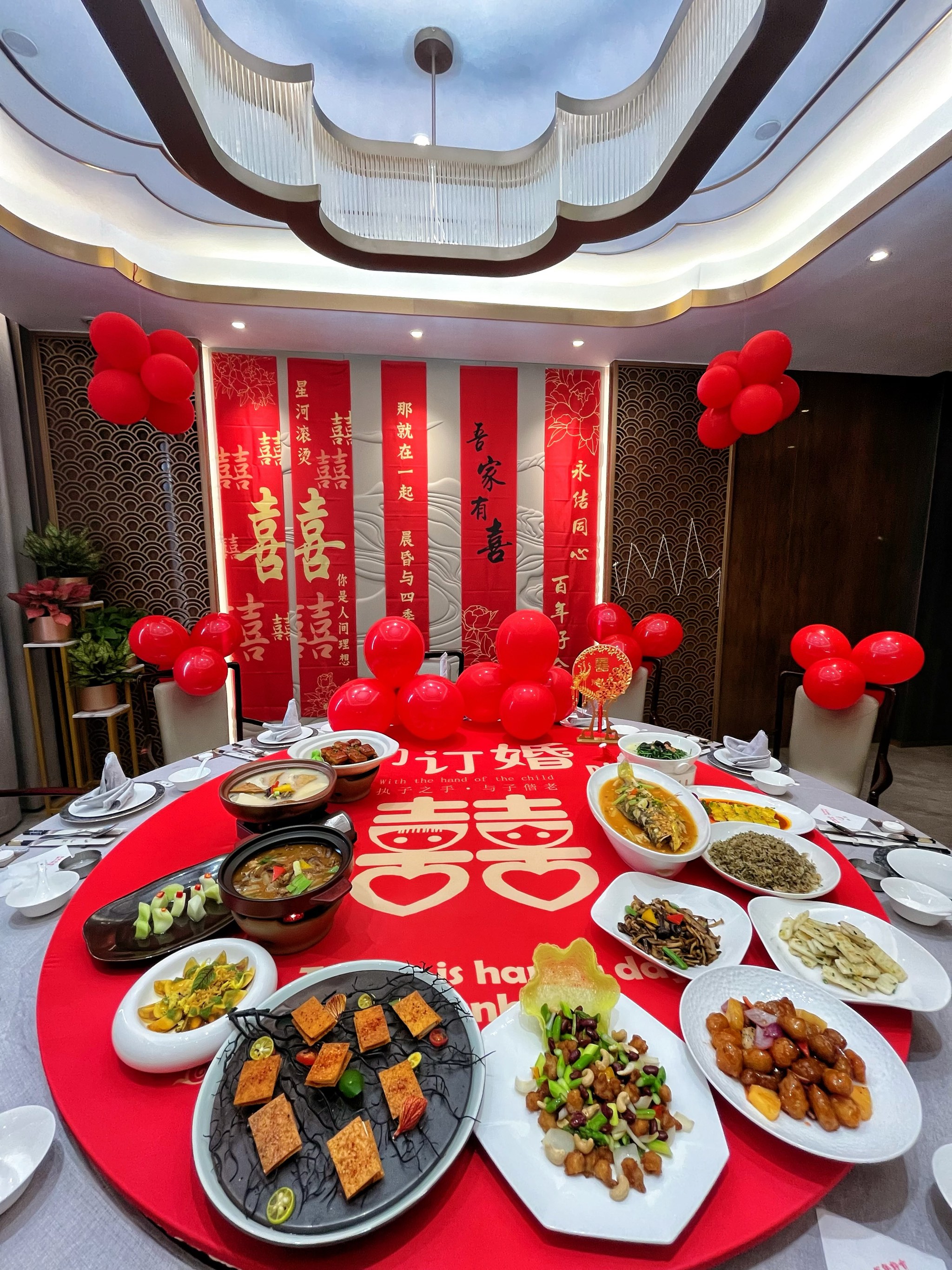 订婚宴上,未婚妻前男友开豪车来抢亲,可他的豪车豪宅都是偷我的