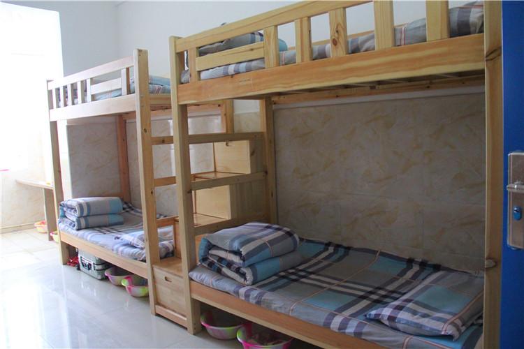 顺德某初级中学14个男生挤一间宿舍