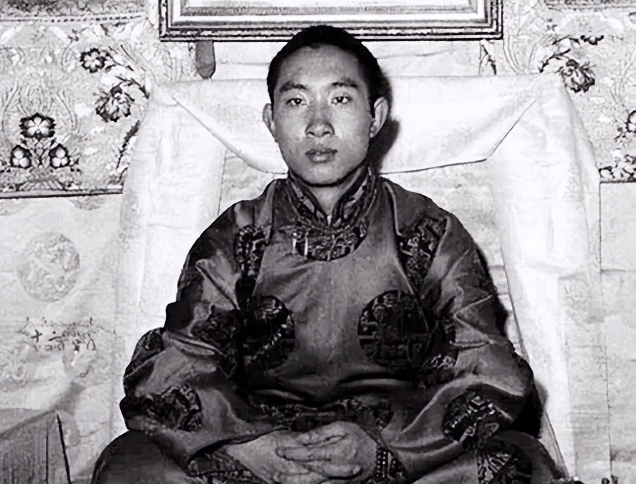 活佛十世班禅,破例娶19岁女子为妻,此后不再穿袈裟,育一独生女