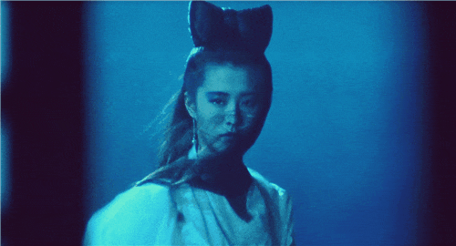 王祖贤,上世纪80到90年代香港影坛最具代表性的女神之一.今天不如借