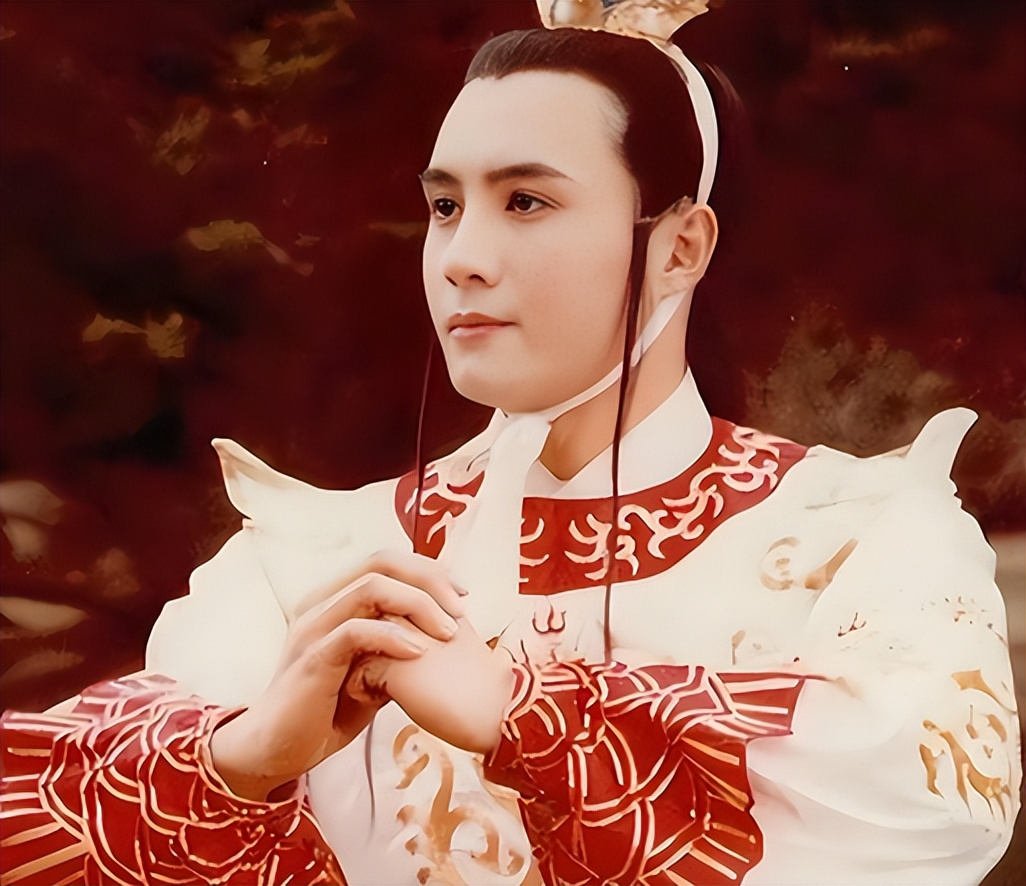 殷新与王伯昭离婚33年,她再婚嫁洋丈夫,他多次想投西湖自杀