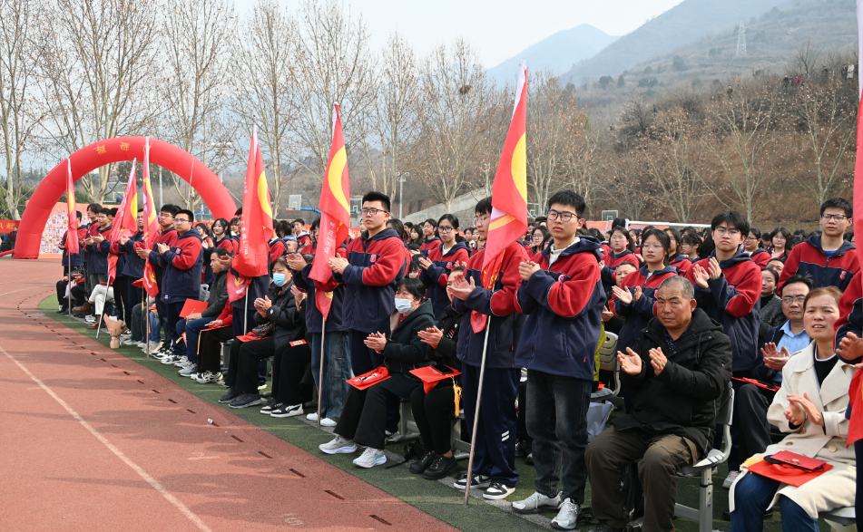 西安市临潼区华清中学2025届高考百日誓师暨成人礼仪式大会
