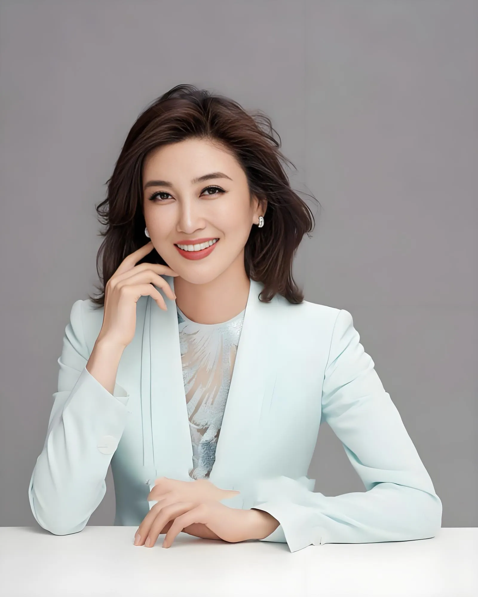 十二,张梦秋 十三,李七月 十四,周瑛锋央视美女中文国际频道女主持人