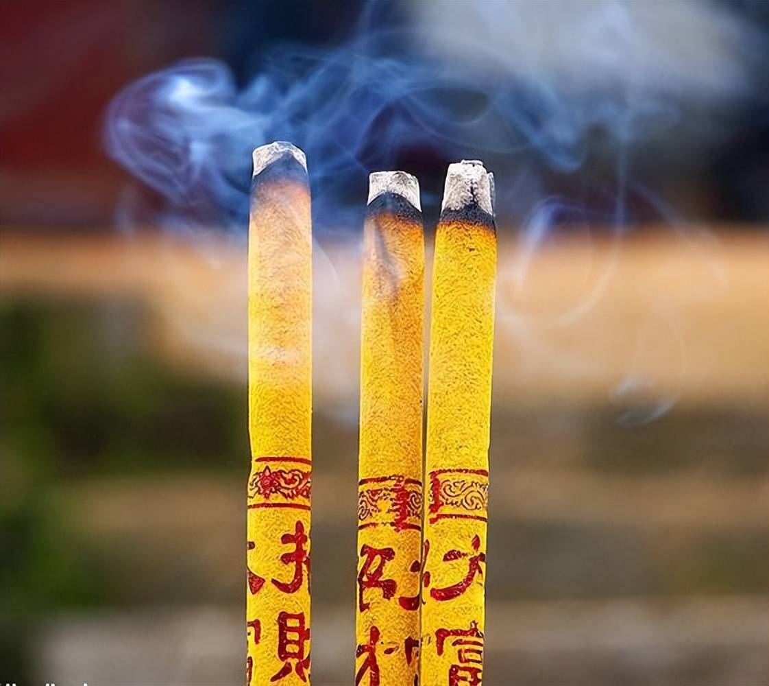上一支香与上三支香有何不同意义?供奉礼仪大不同,这些禁忌需谨记