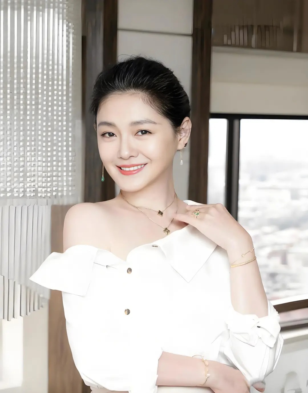 大s本名叫徐熙媛是家里的第二个女儿下有一个妹妹叫小s 徐熙娣上有